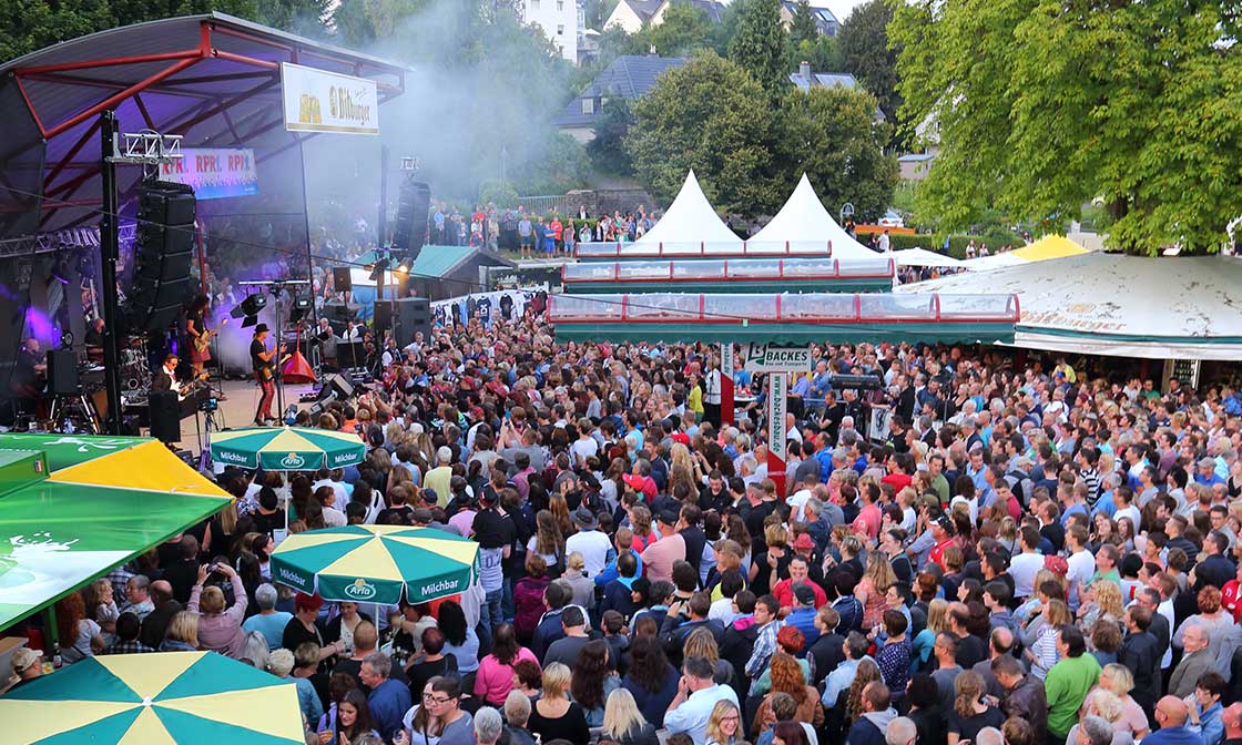 Markt, Musik, Oldtimer, Sommerbiathlon & nette Menschen - Prümer Sommer